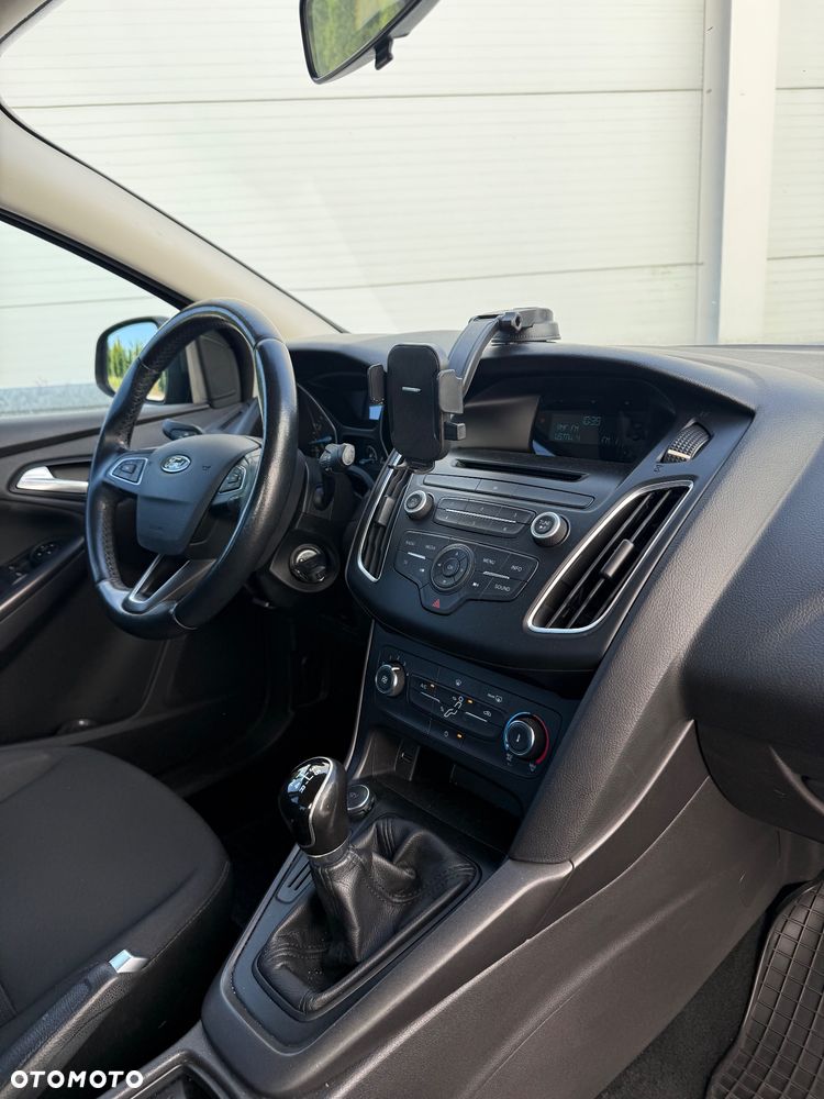 Ford Focus 1.6 Trend - 18