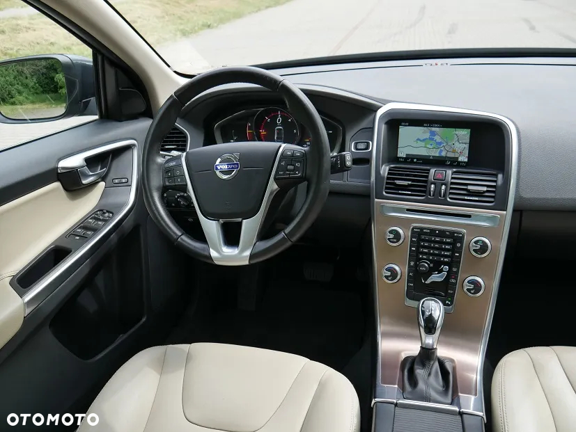 Volvo XC 60 D3 Geartronic Momentum - 12