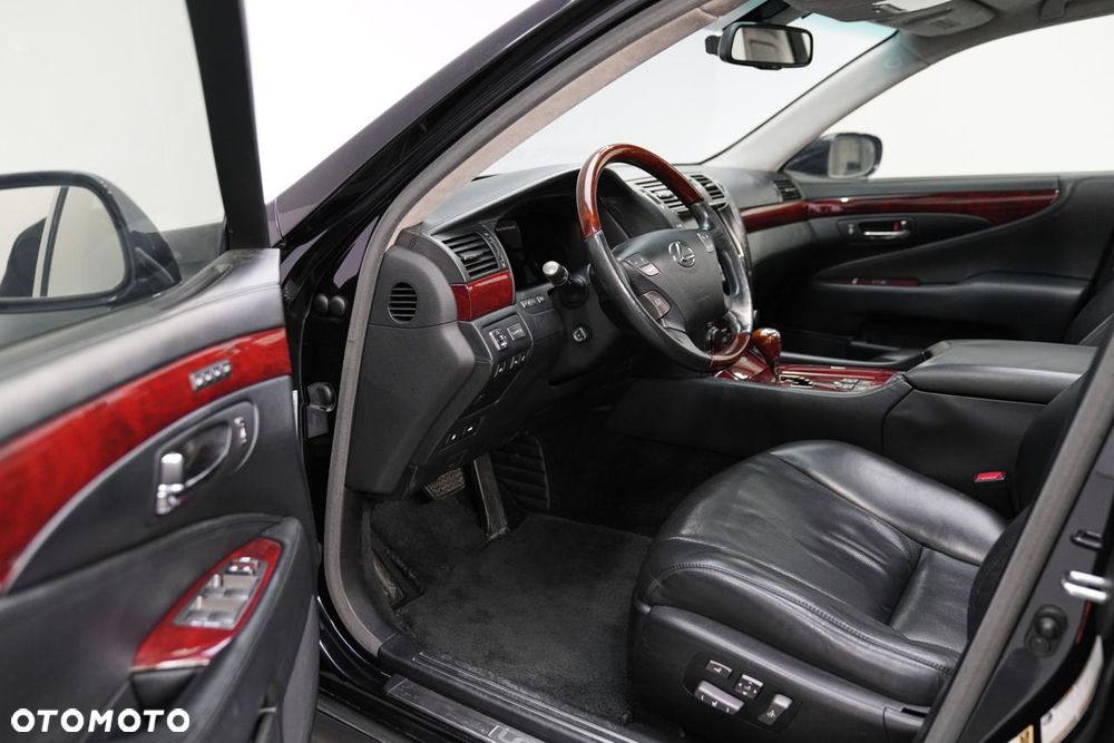 Lexus LS - 14