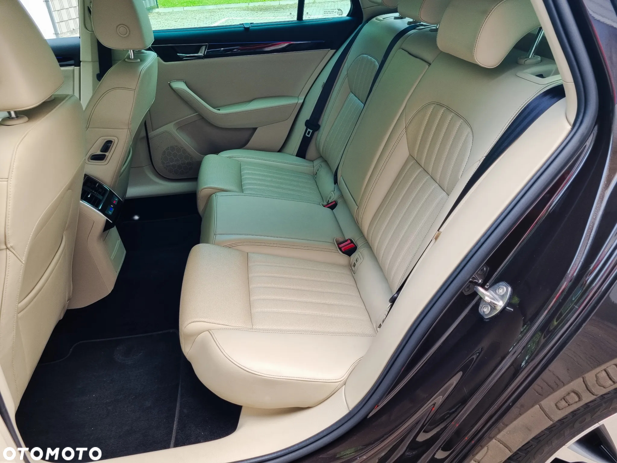 Skoda Superb 2.0 TDI 4x4 L&K DSG - 18