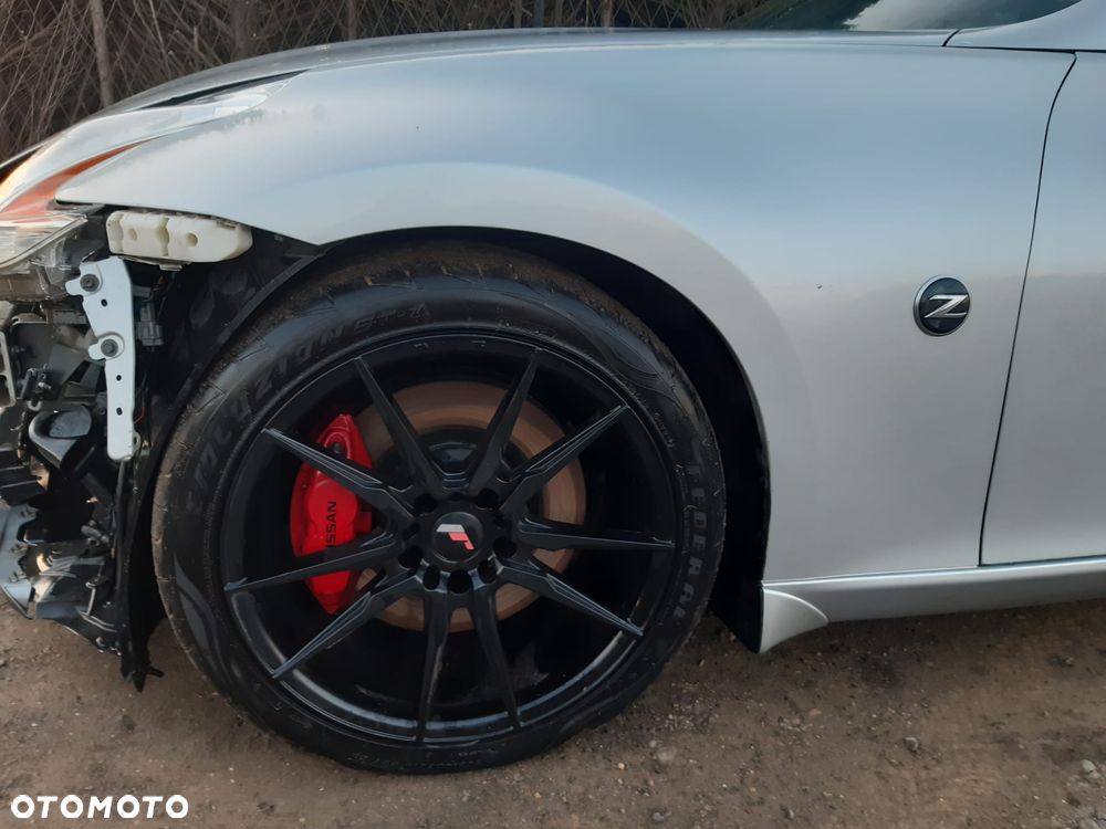 Nissan 370 Z - 10