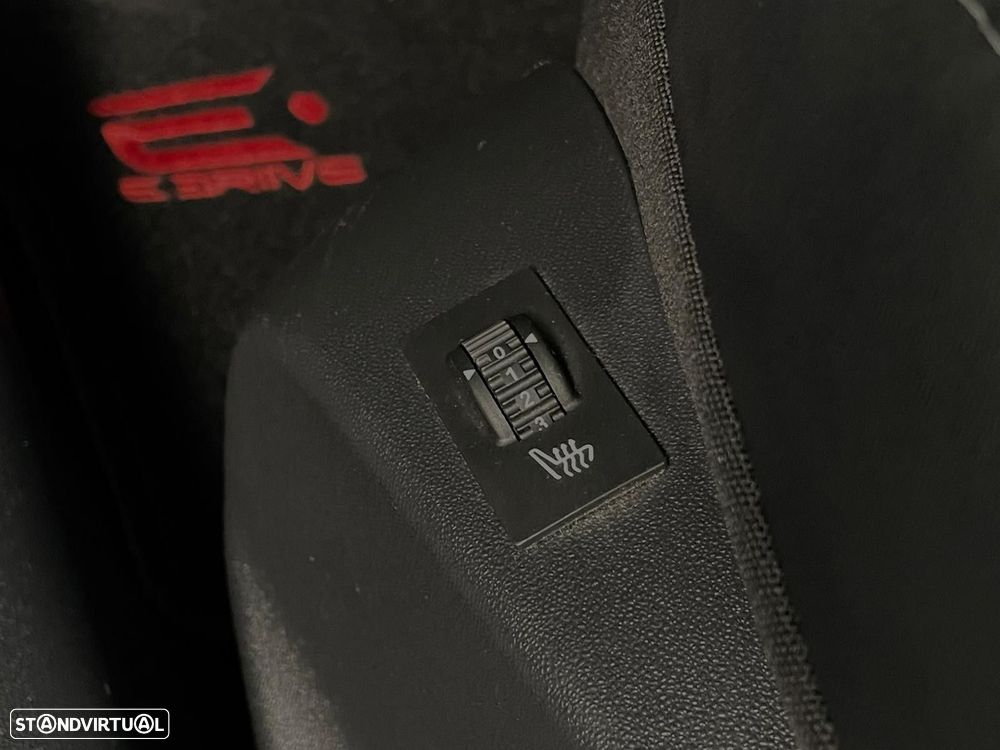 Peugeot 2008 1.2 PureTech Allure EAT6 - 15