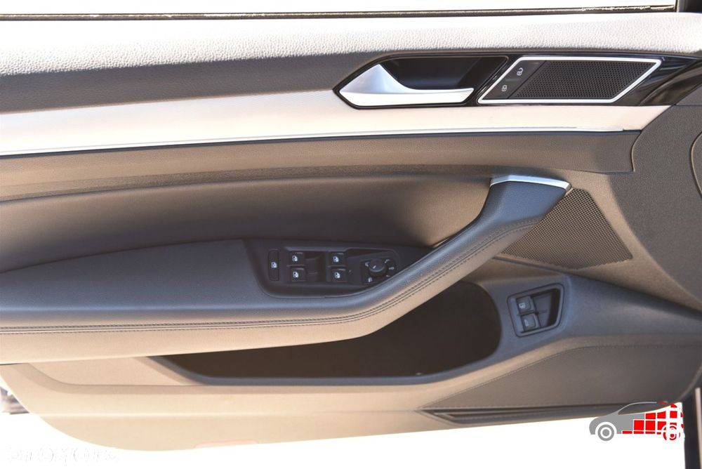 Volkswagen Passat - 12