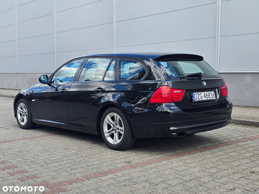 BMW Seria 3 320i - 11