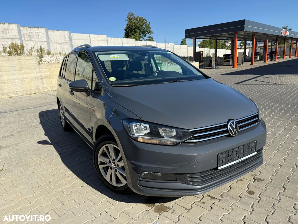 Volkswagen Touran - 1