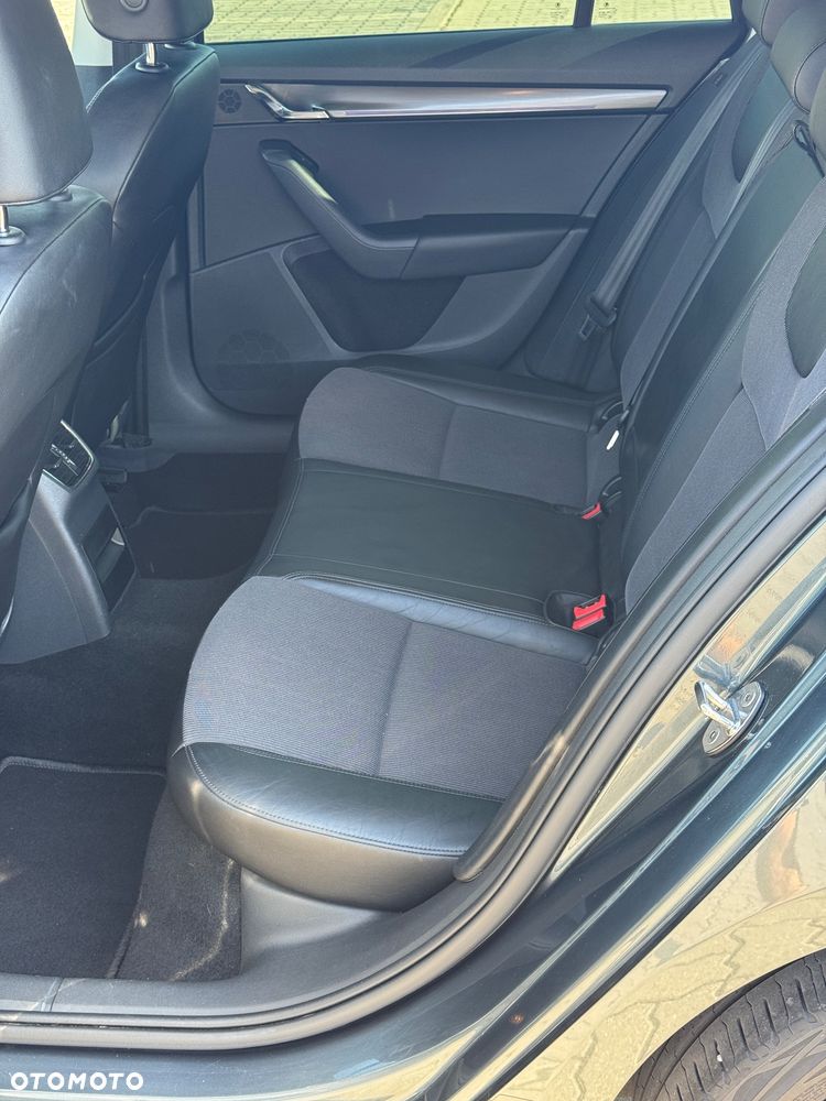 Skoda Octavia 1.6 TDI DSG Premium Edition - 12