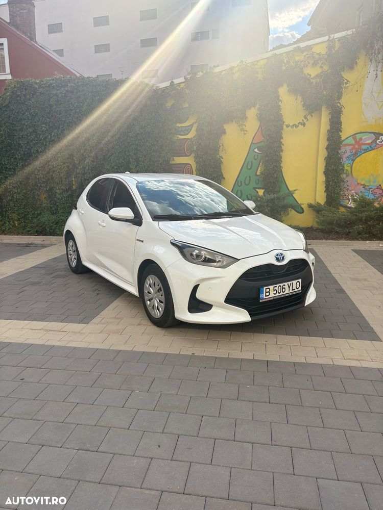 Toyota Yaris 1.5 VVT-i HSD Active - 1