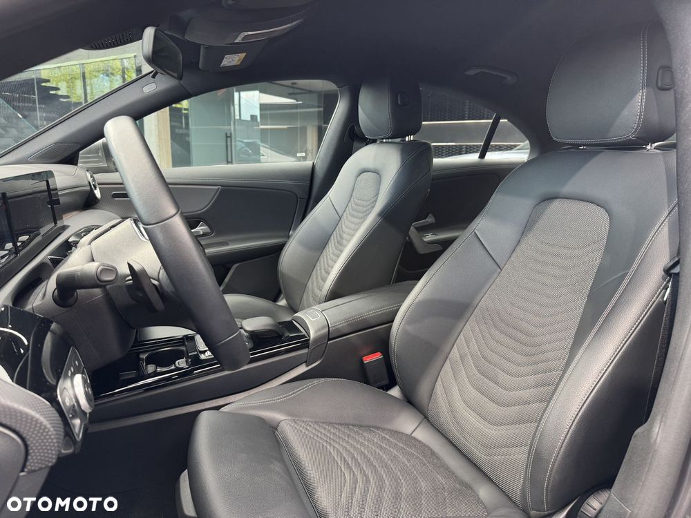 Mercedes-Benz CLA 180 7G-DCT - 12