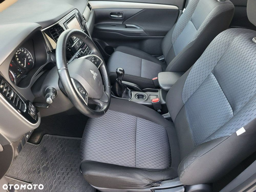 Mitsubishi Outlander - 16