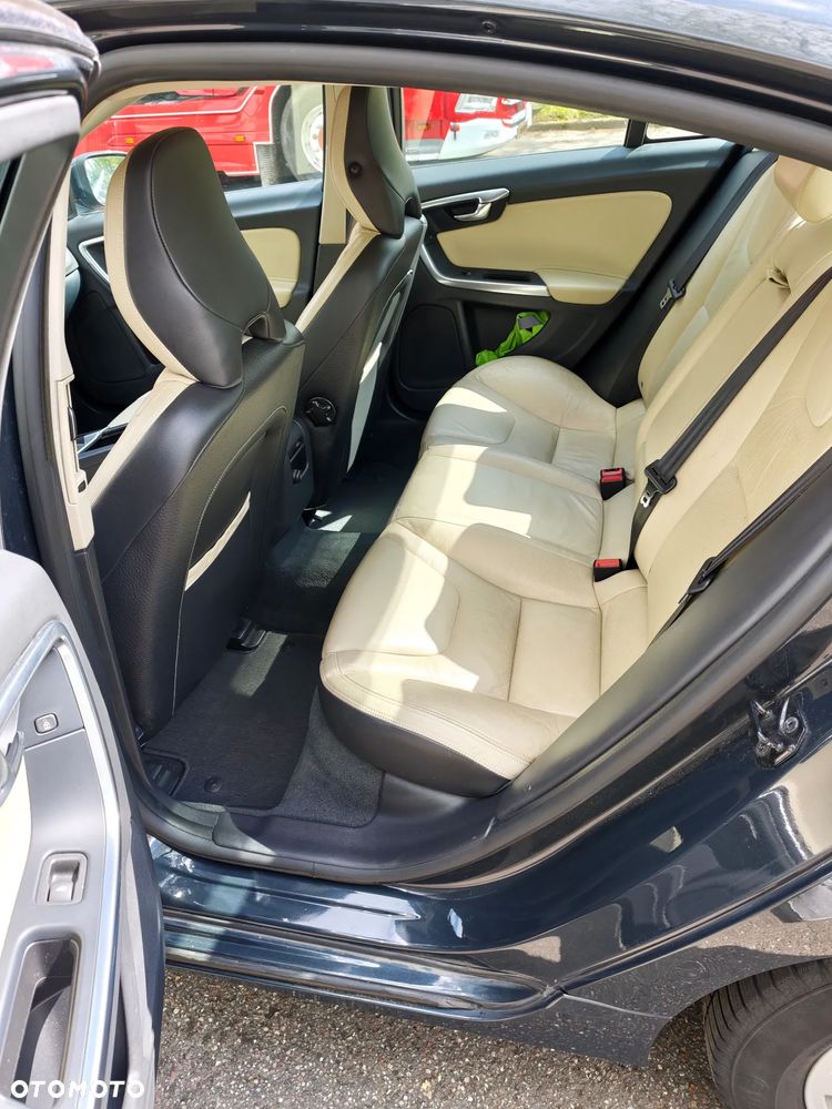 Volvo S60 D2 Edition - 9