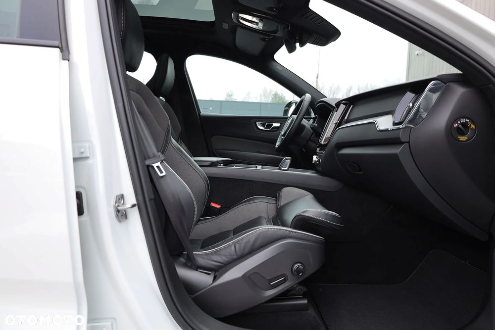 Volvo XC 60 T6 AWD Recharge Geartronic RDesign - 22