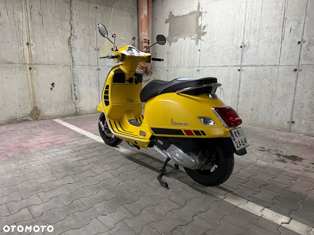 Piaggio Vespa - 2