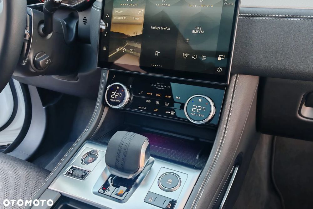 Jaguar F-Pace D200 AWD R-Dynamic SE 90th Anniversary Edition - 26
