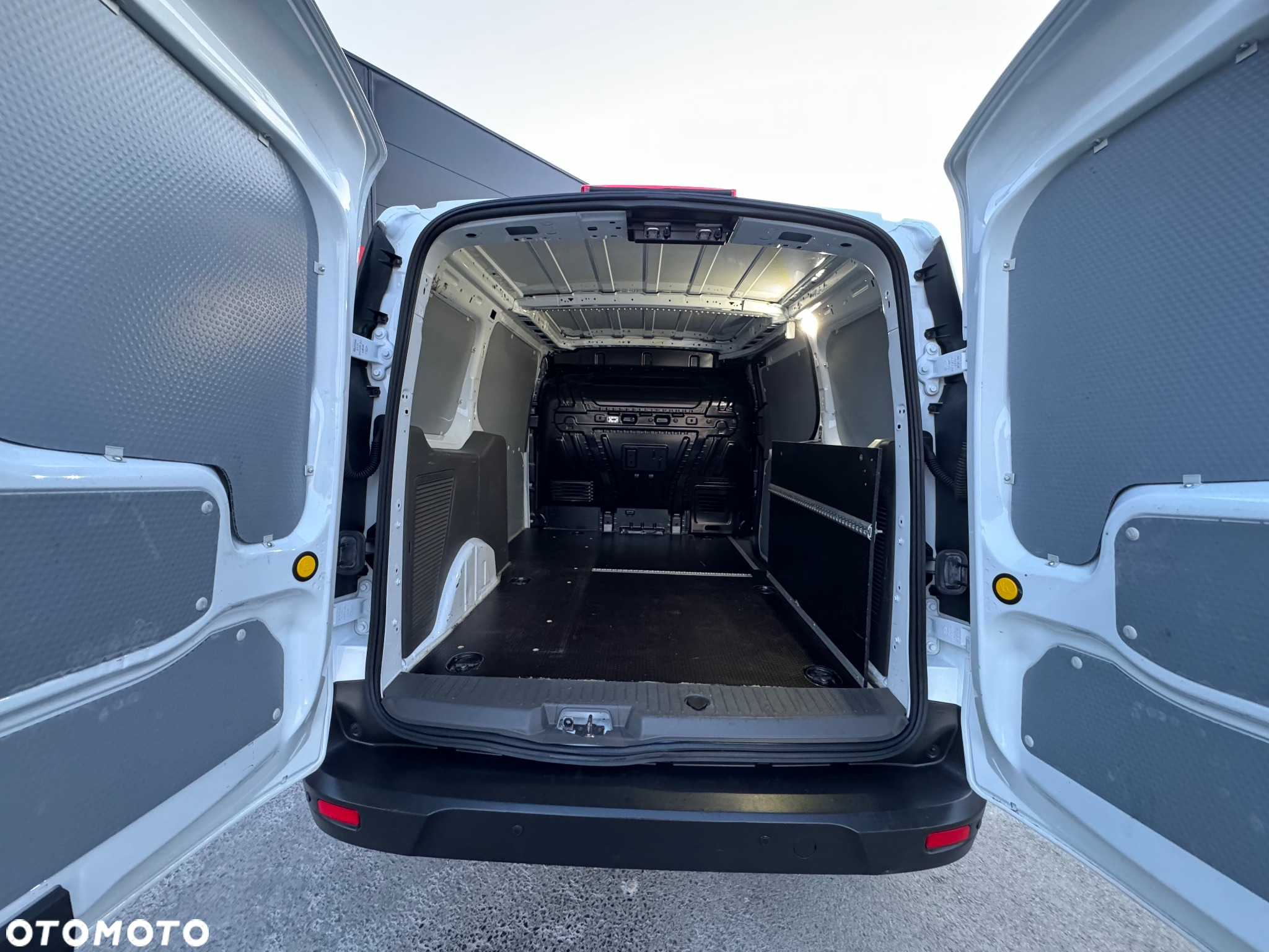Ford Transit Connect - 8