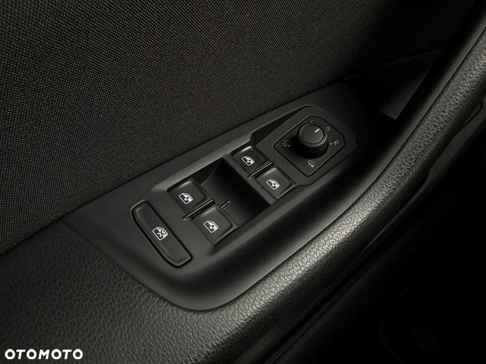 Volkswagen Passat - 32