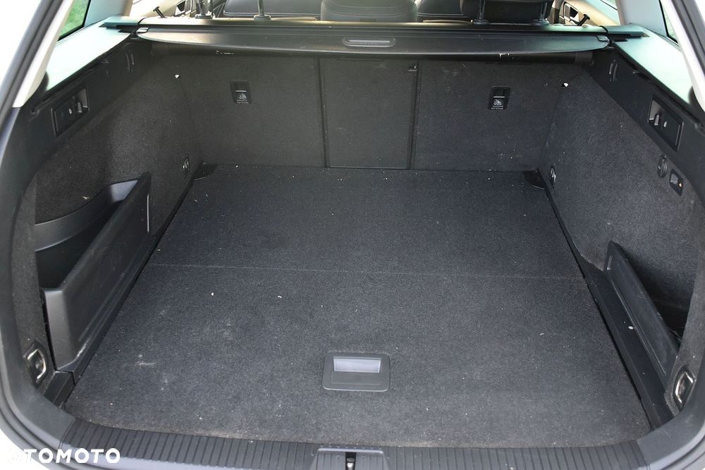 Volkswagen Passat Variant 2.0 TDI SCR DSG 4Motion Elegance - 25