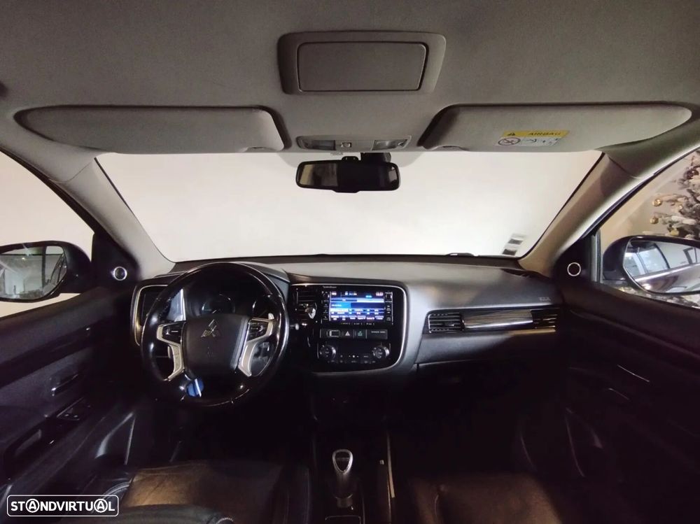 Mitsubishi Outlander - 10