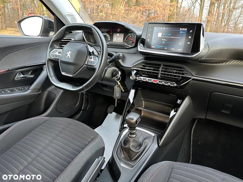 Peugeot 2008 1.2 Pure Tech Allure S&S - 22