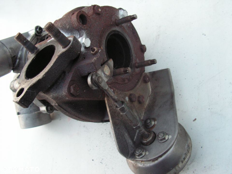 AVENSIS T25 2,2 D-CAT 177 KONI TURBINA SPRAWNA - 2