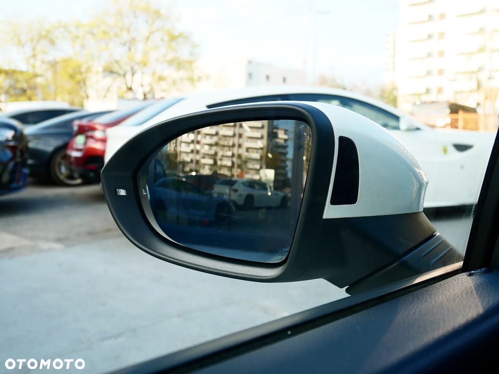 Volkswagen Golf 1.0 eTSI United DSG - 19