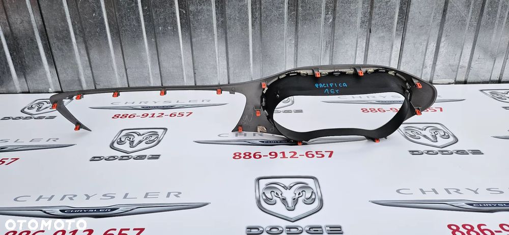 Chrysler Pacifica 2016- Listwa ozdobna kokpitu Dekor deski rozdzielczej Ramka licznika 627609874 61868AF - 7