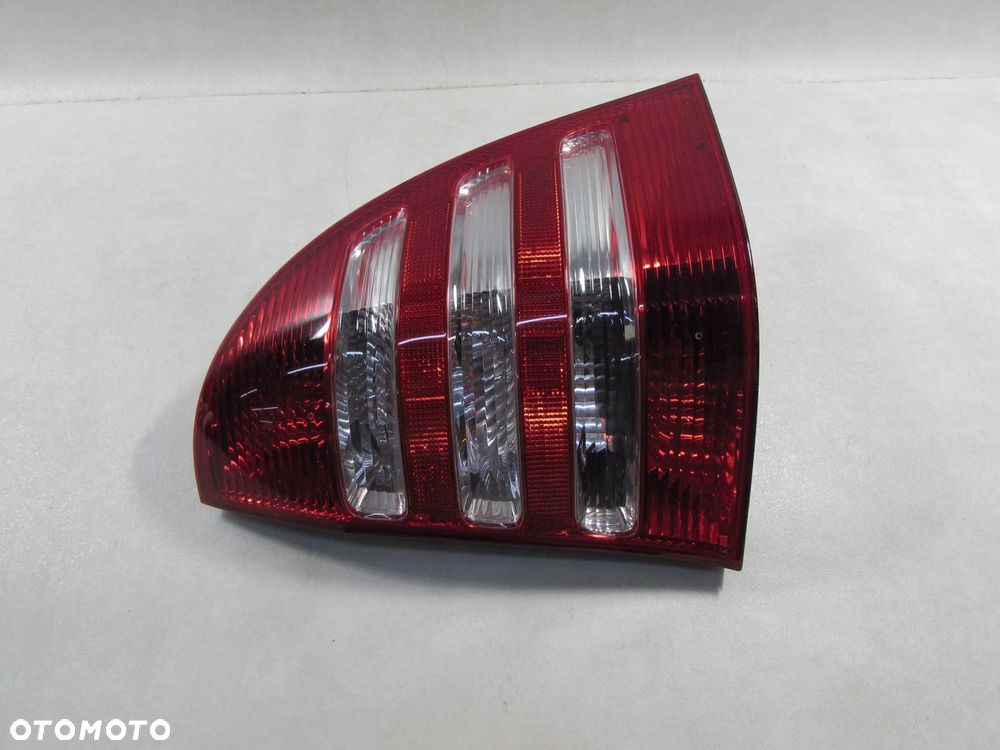 MERCEDES C KLASA W203 KOMBI LIFT LAMPA PRAWY TYL 2038202464 04-07 - 3
