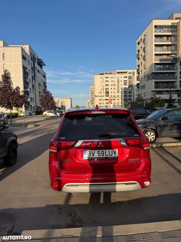 Mitsubishi Outlander PHEV 2.4 L 4X4 Instyle+ - 11