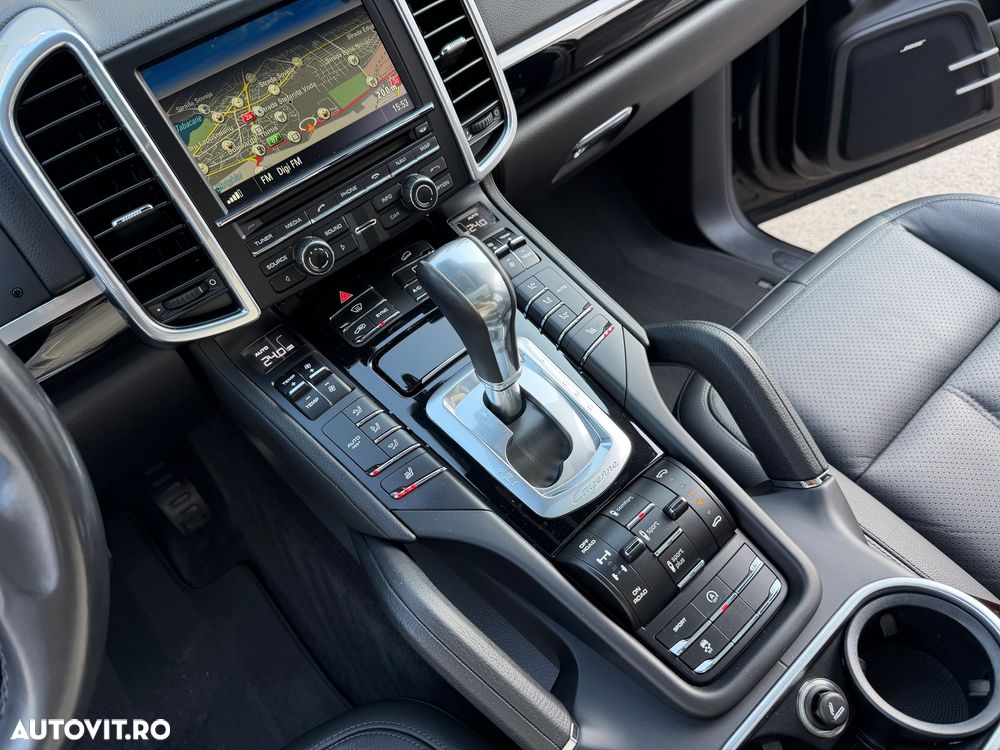 Porsche Cayenne Platinum Edition - 25