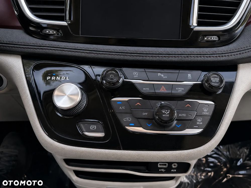 Chrysler Pacifica - 17