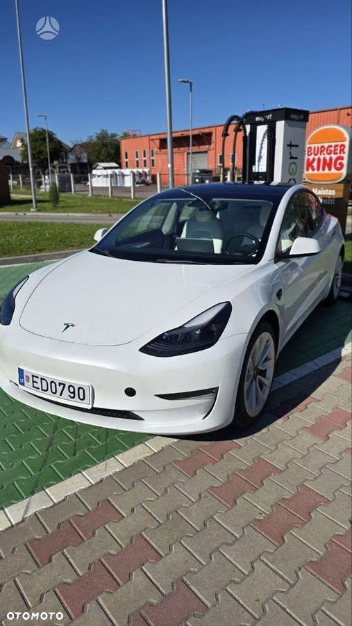 Tesla Model 3 2022 photo 2