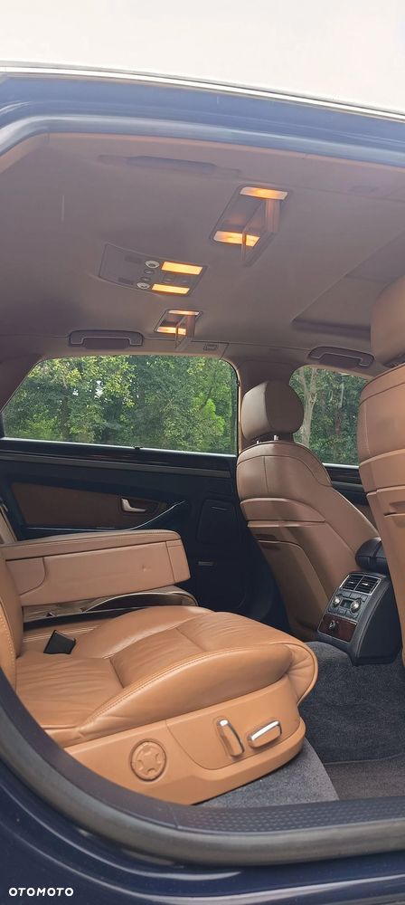 Audi A8 4.2 L Quattro - 19