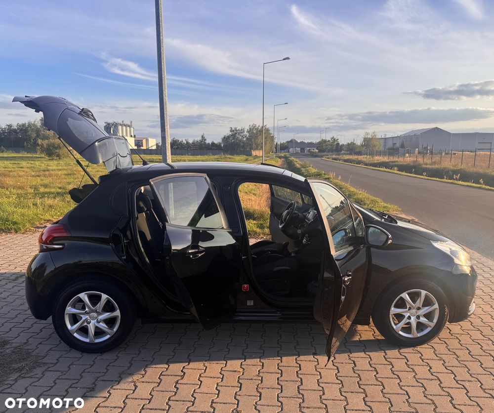 Peugeot 208 1.2 VTi Allure - 22