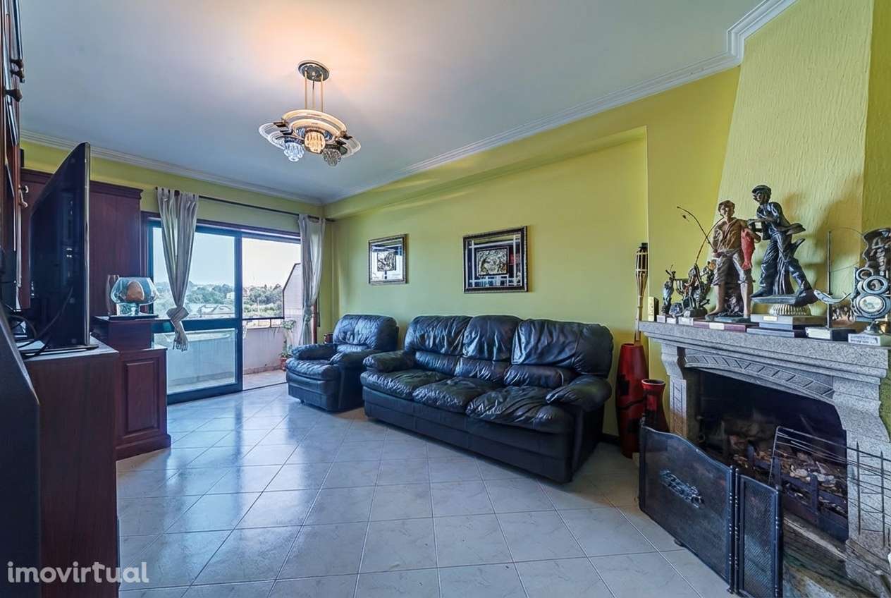 T2+1 com 2 frentes e box fechada, em Paços de Brandão - Grande imagem: 2/35