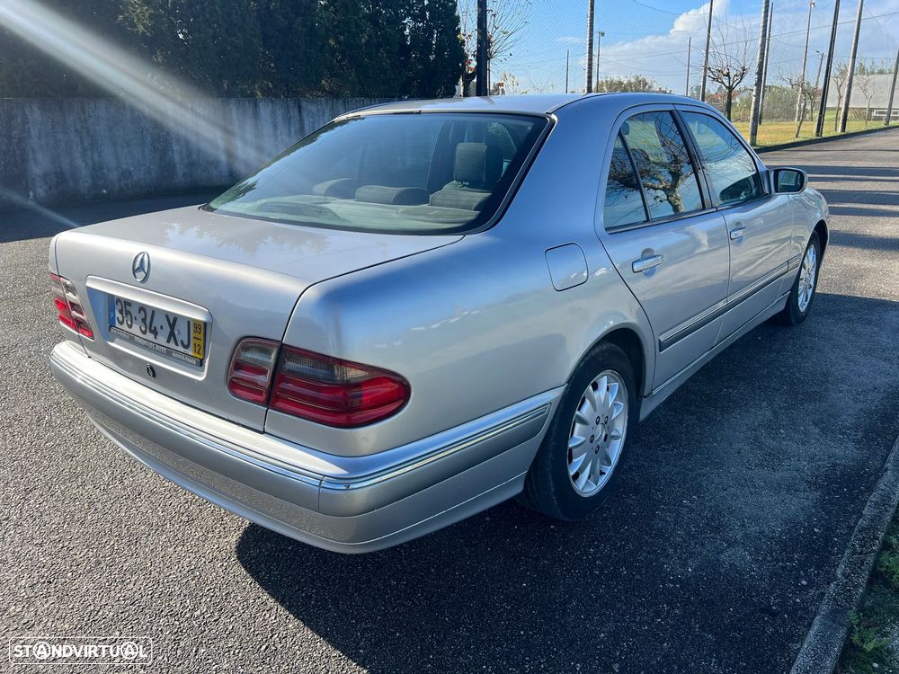 Mercedes-Benz E 220 - 4