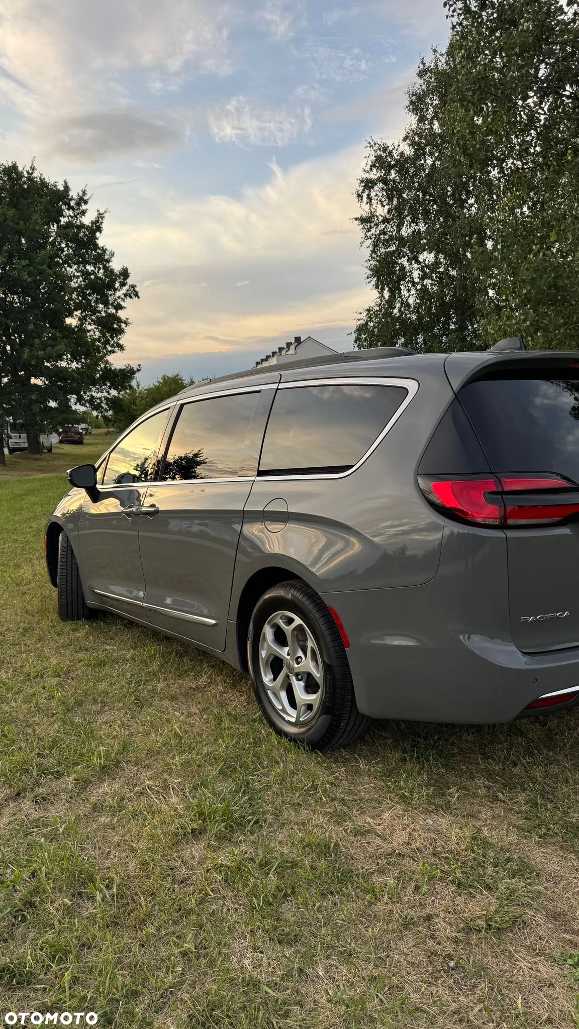 Chrysler Pacifica - 8