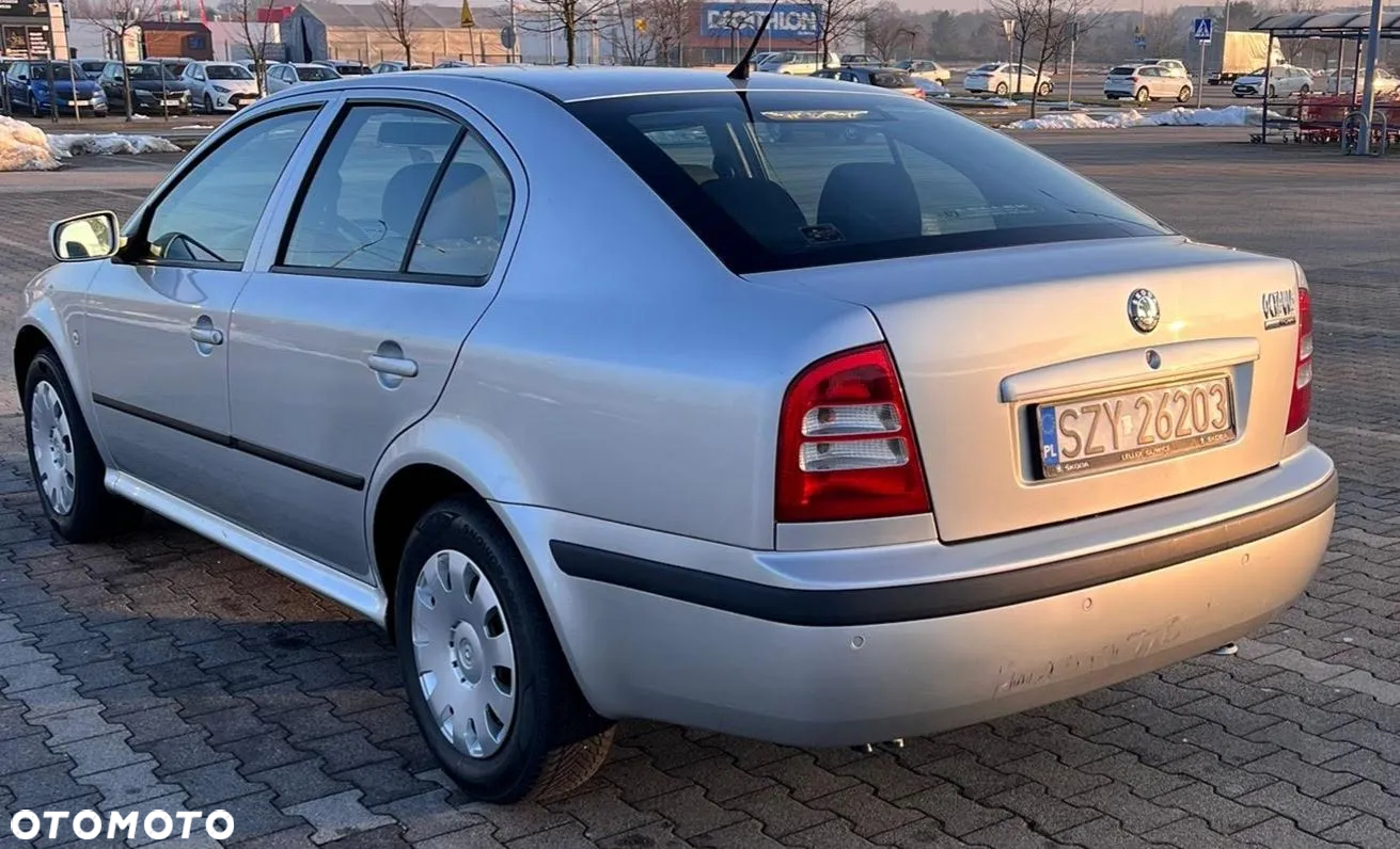 Skoda Octavia 1.6 Tour Plus - 4