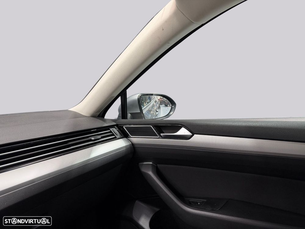VW Passat 1.6 TDI Business DSG - 13