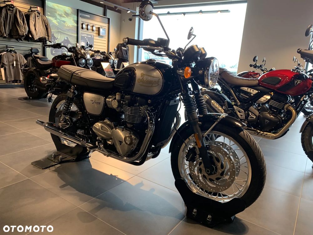 Triumph Bonneville - 2
