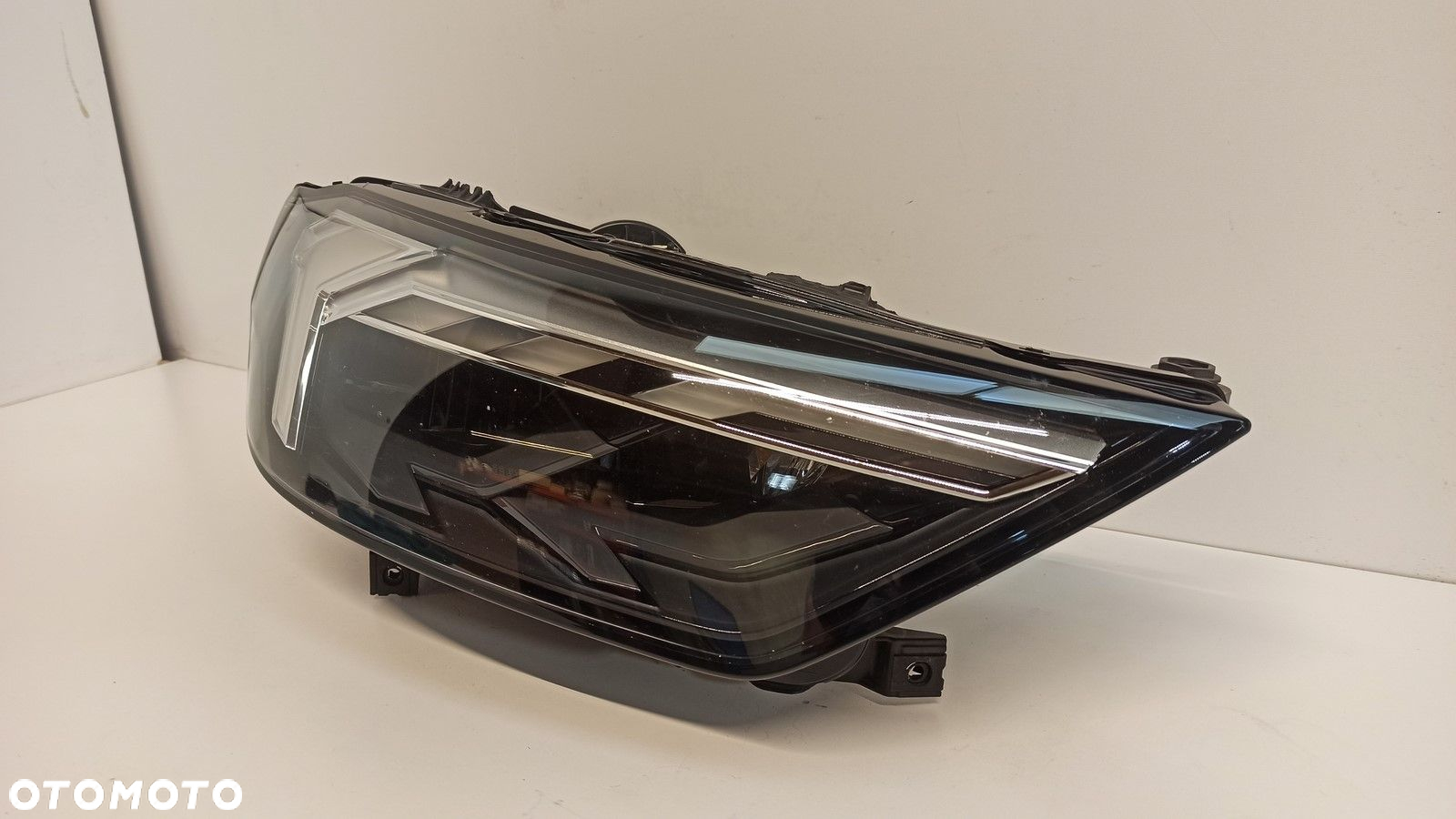 AUDI A1 82A LAMPA PRAWY PRZÓD 82A941034E RHD - 2