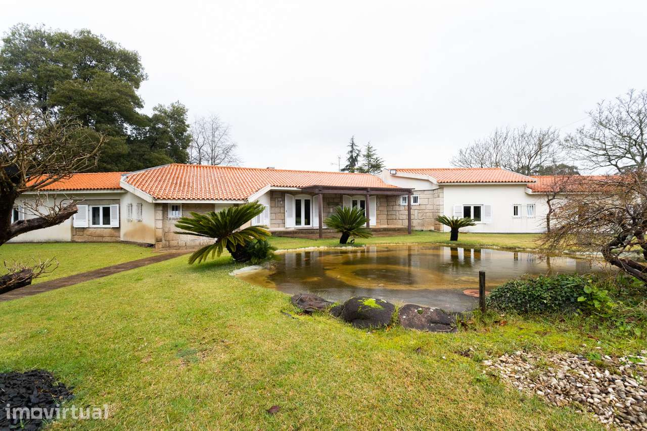 Luxo e Tranquilidade: Moradia Térrea Isolada com Piscina e Court de Té - Grande imagem: 2/60