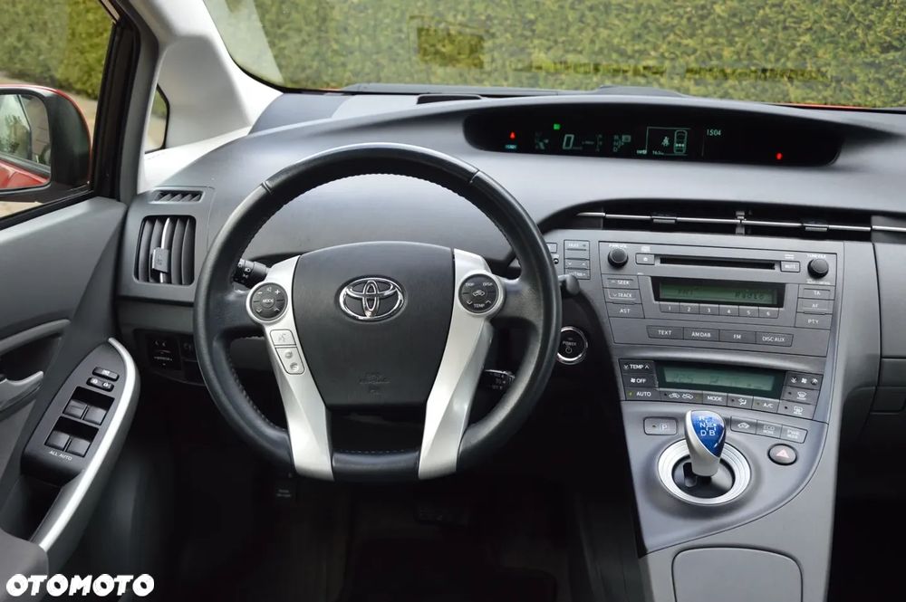 Toyota Prius (Hybrid) Life - 17
