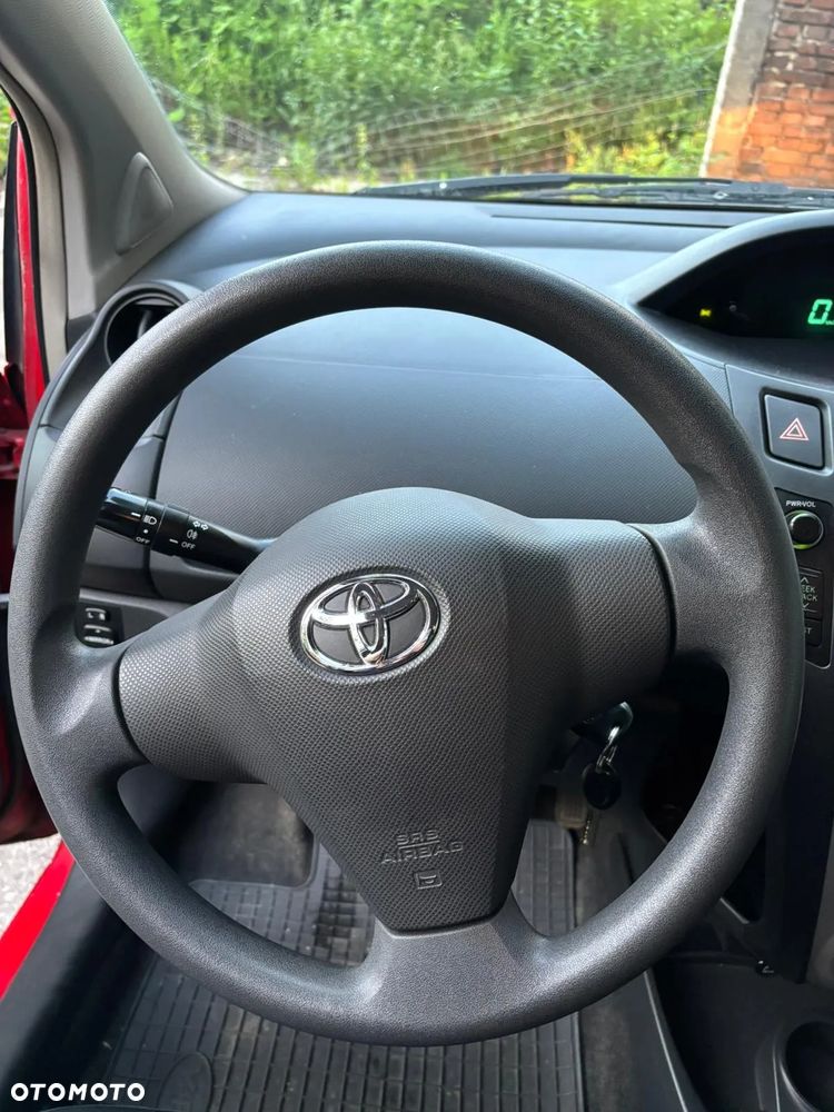 Toyota Yaris - 16