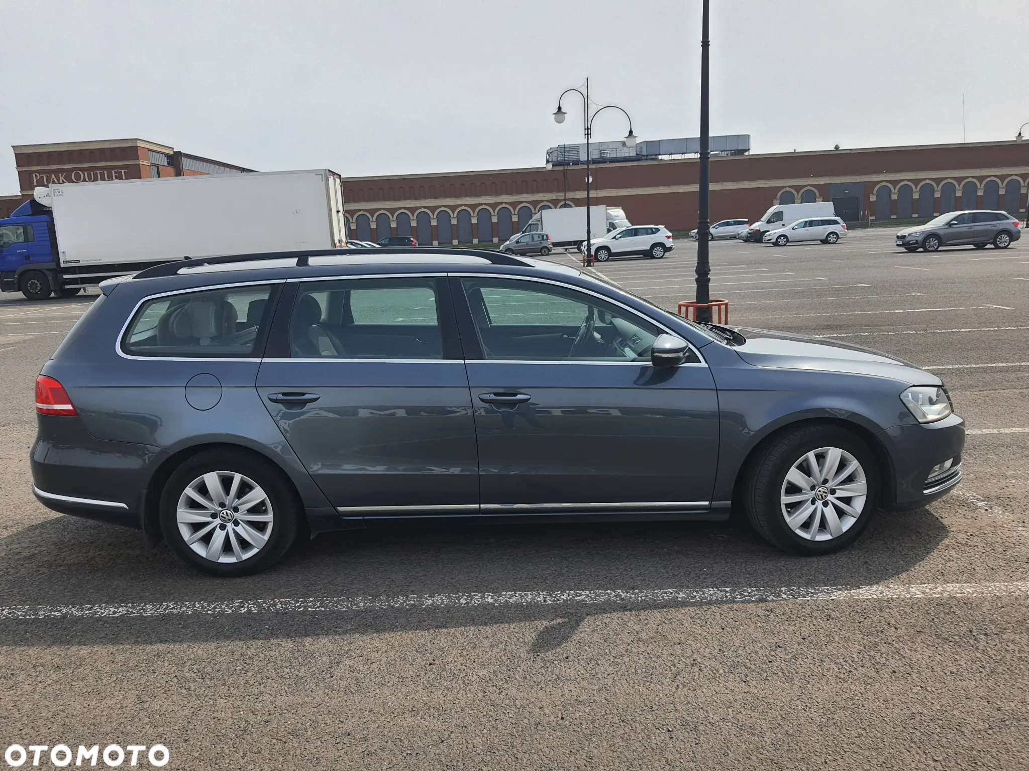 Volkswagen Passat 1.6 TDI DPF BlueMot Comfortline - 9