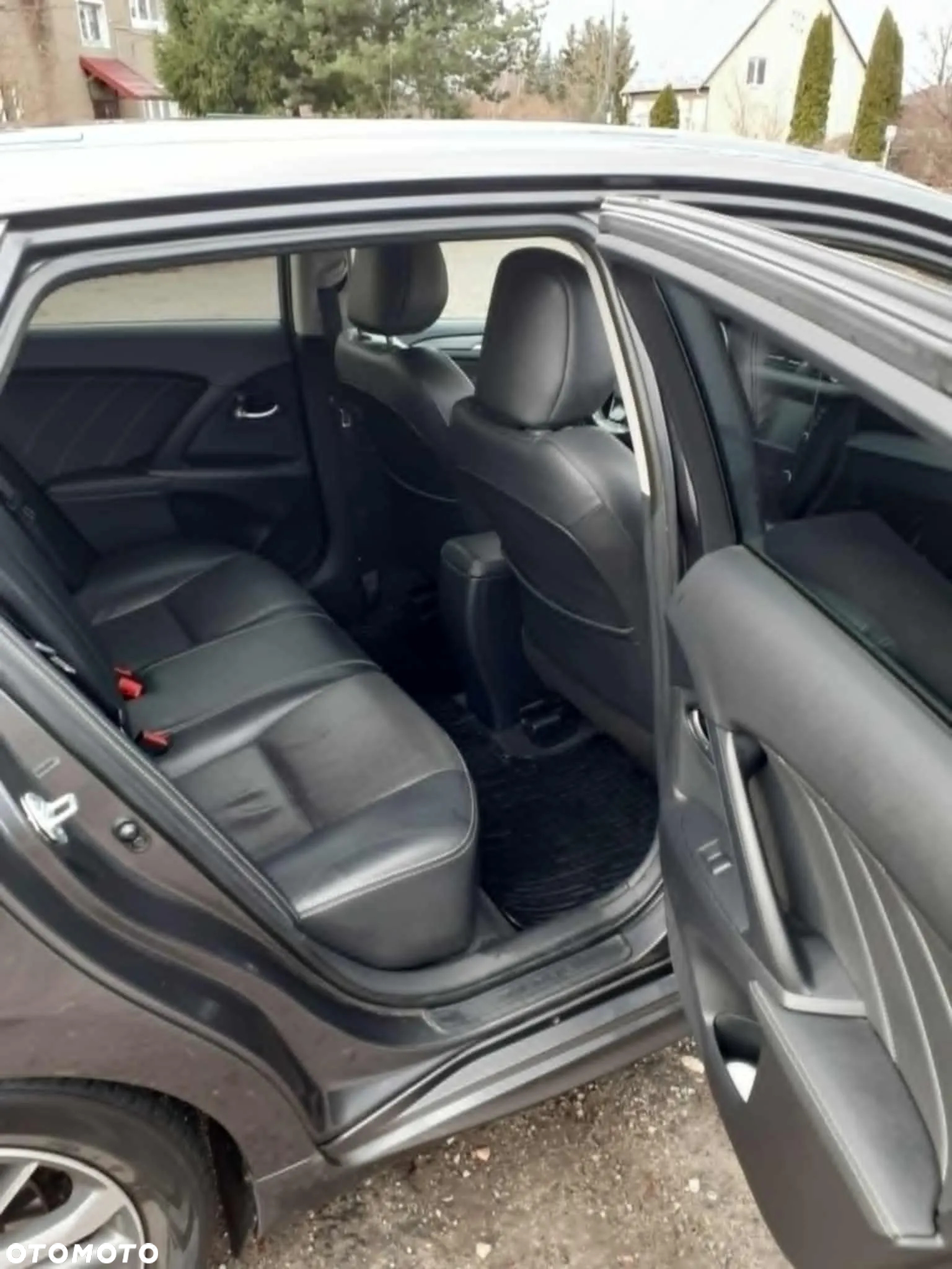 Toyota Avensis 1.8 Sol - 16