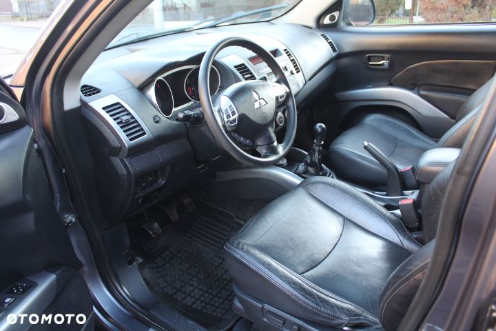 Mitsubishi Outlander - 24