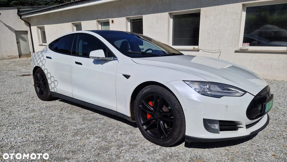 Tesla Model S - 8