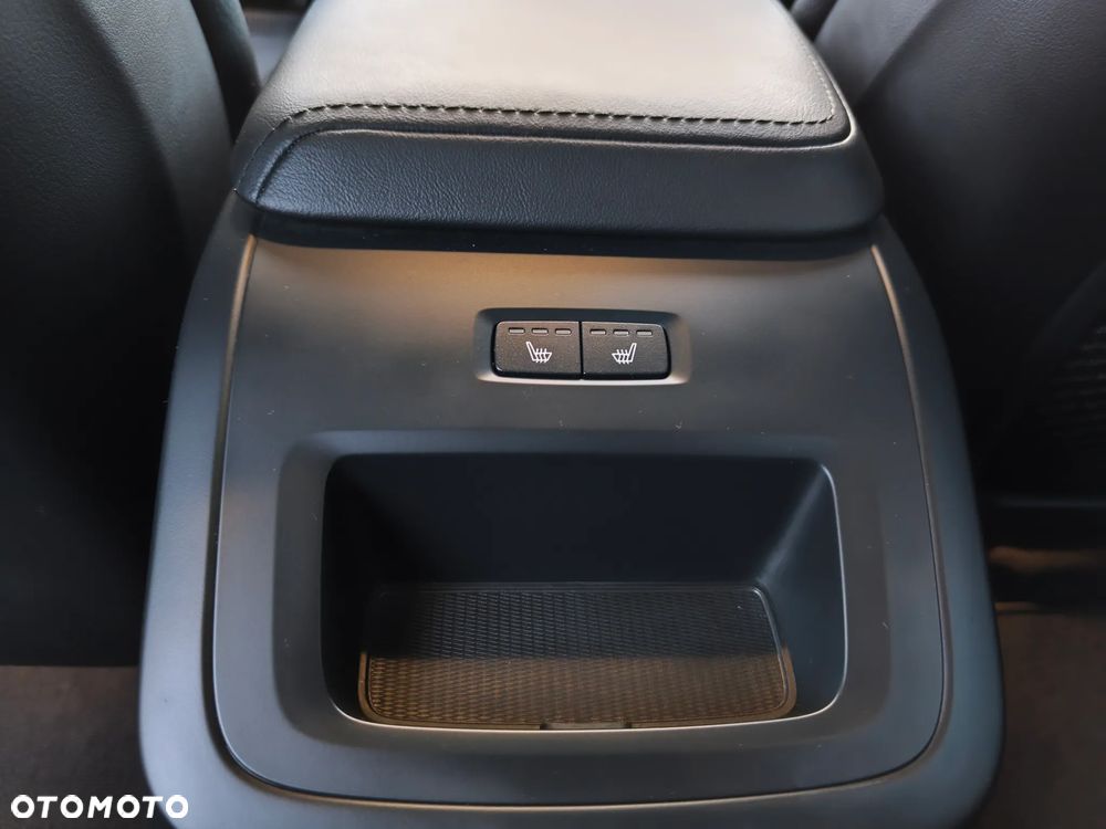 Volvo V60 B4 B DKG Ultra Dark - 15