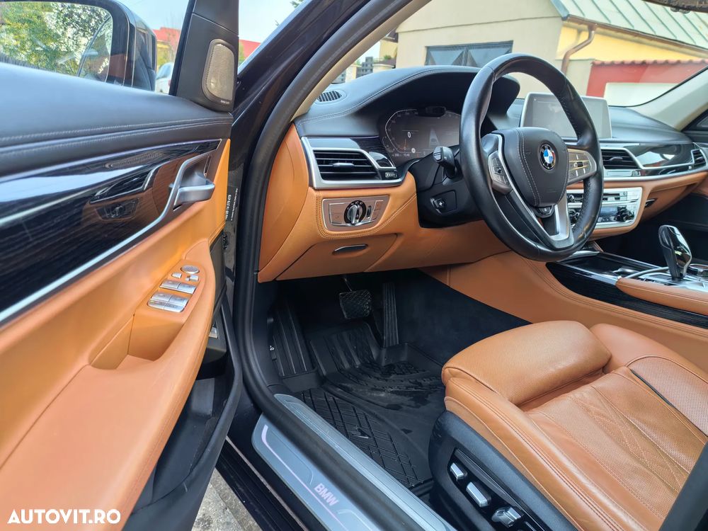 BMW Seria 7 750i xDrive - 12