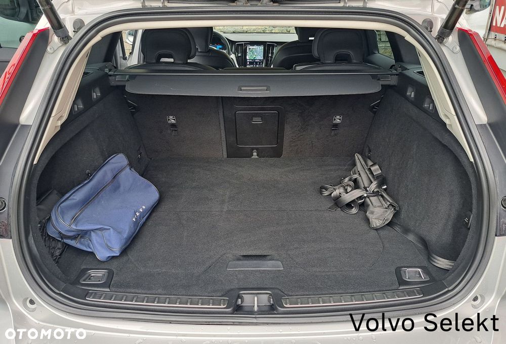 Volvo V60 Cross Country - 28