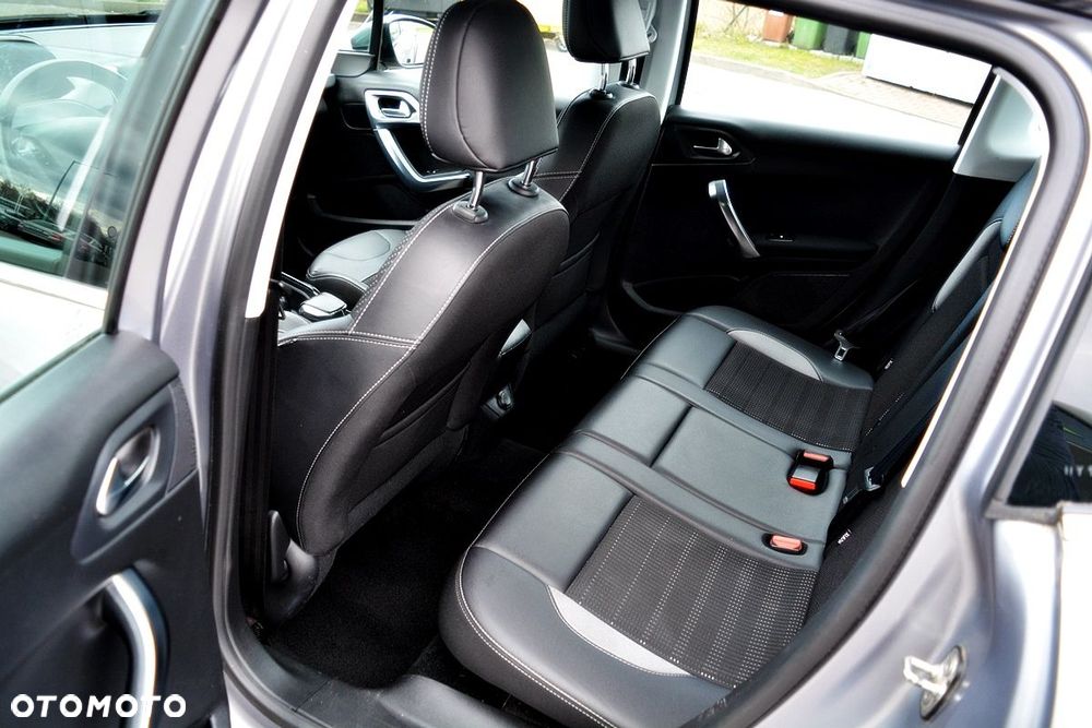 Peugeot 2008 PureTech 110 GPF Stop&Start EAT6 Allure - 13